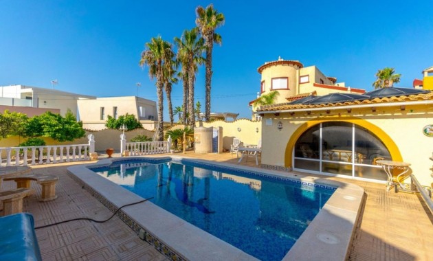 Sale - Villa -
Ciudad Quesada