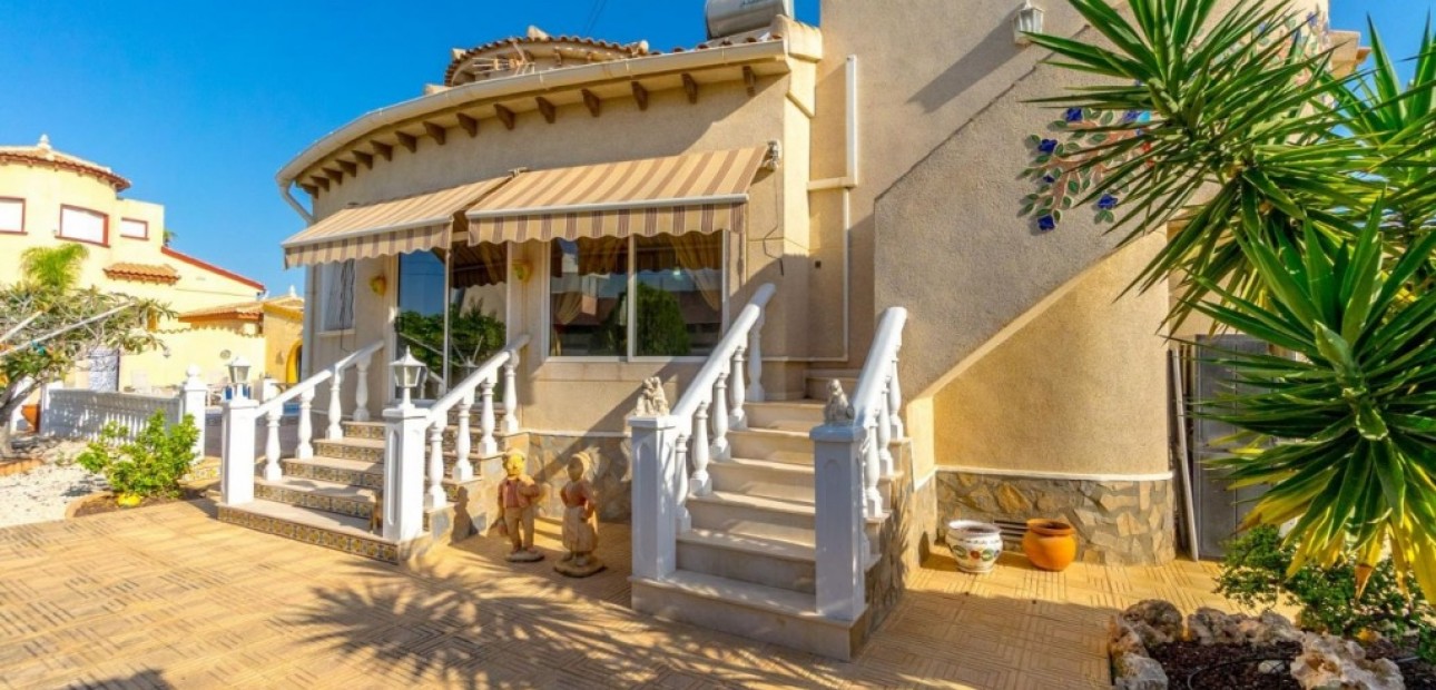 Sale - Villa -
Ciudad Quesada