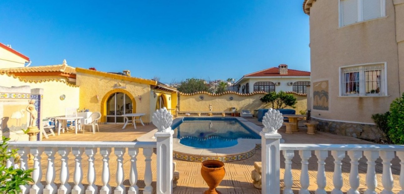 Sale - Villa -
Ciudad Quesada