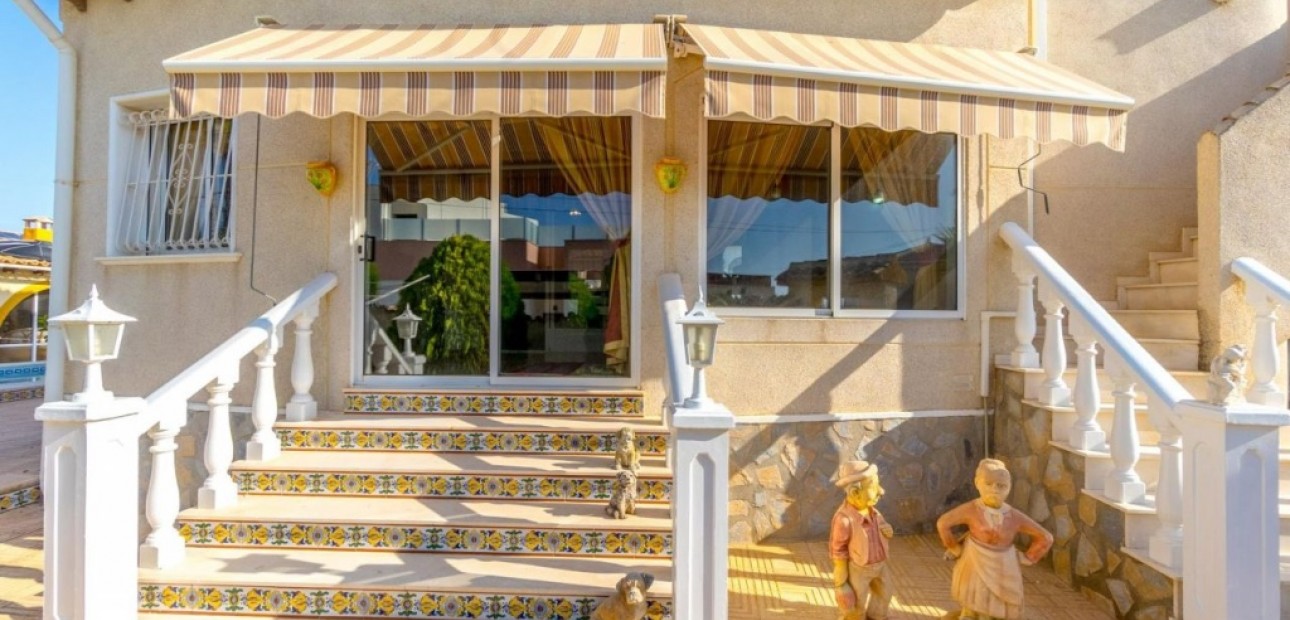 Sale - Villa -
Ciudad Quesada