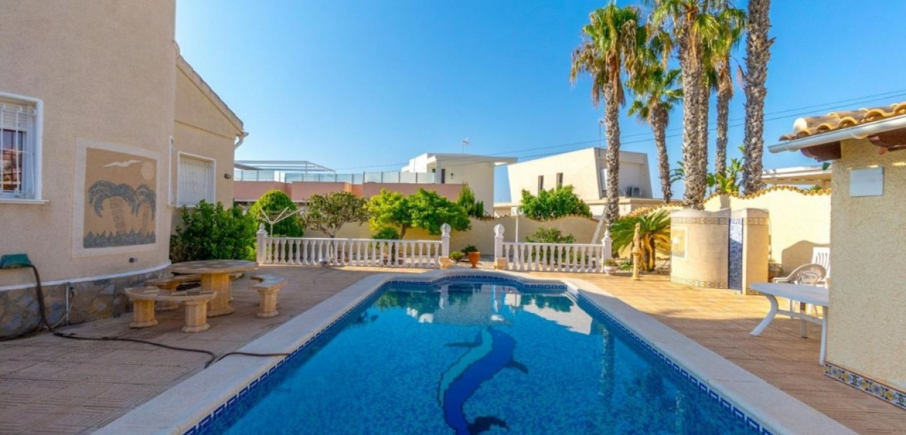 Sale - Villa -
Ciudad Quesada