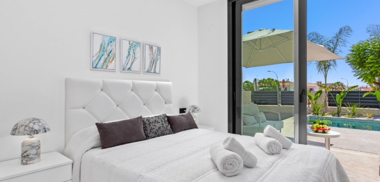 Sale - Villa -
Alicante - El Campello