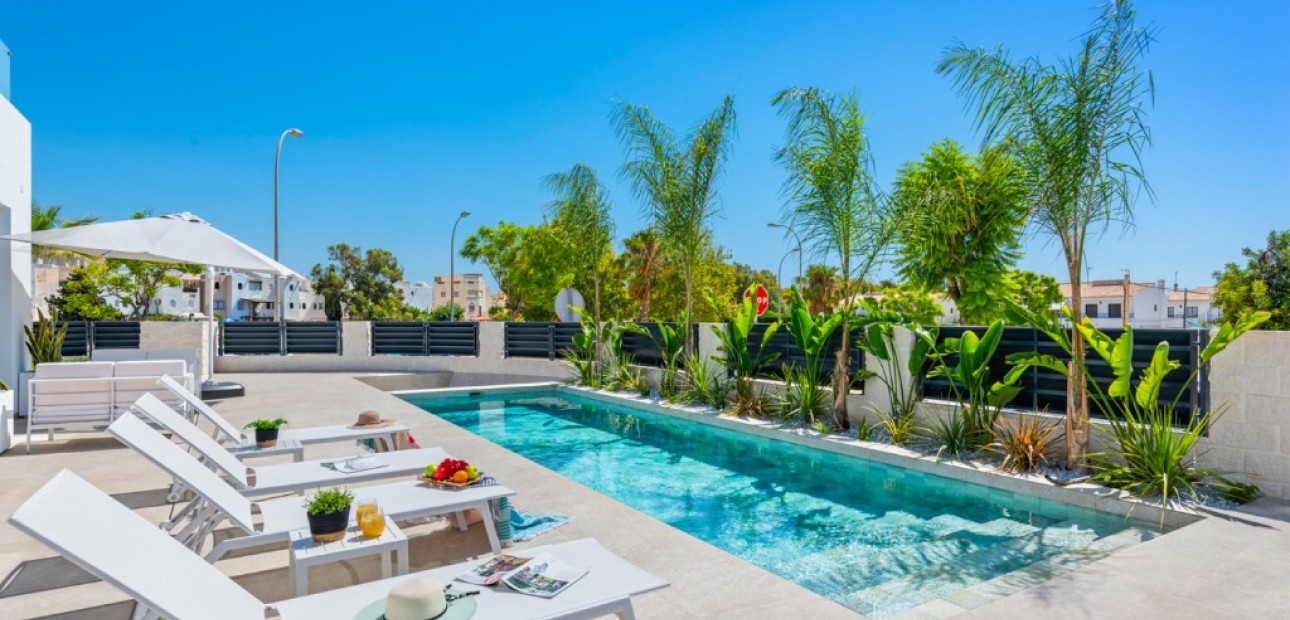 Sale - Villa -
Alicante - El Campello