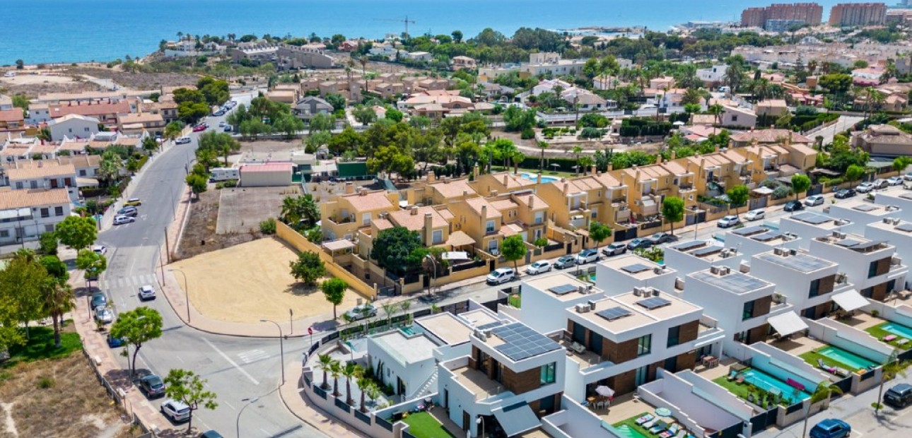 Sale - Villa -
Alicante - El Campello