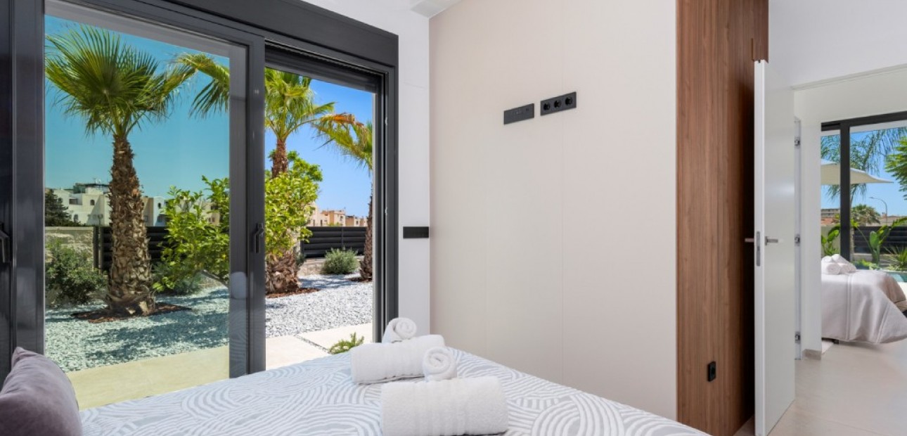 Sale - Villa -
Alicante - El Campello