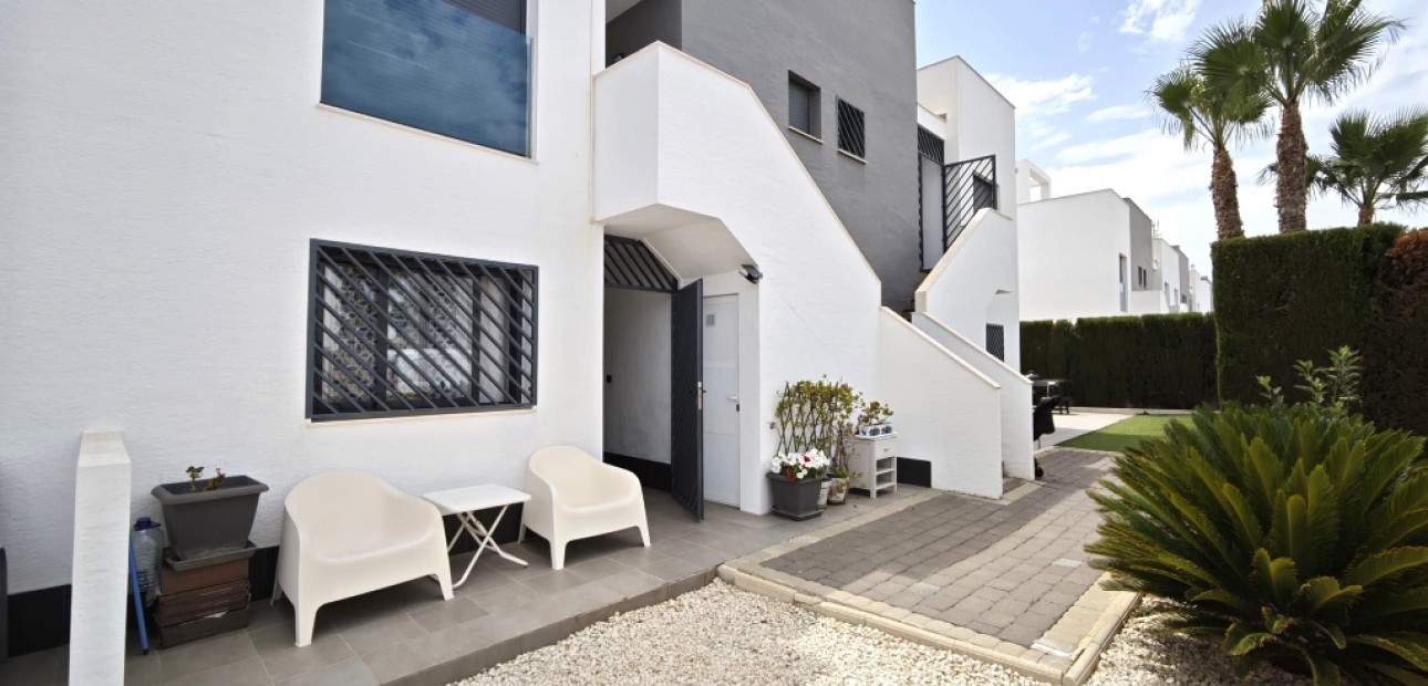 Sale - Apartment / flat -
Orihuela Costa - La Zenia