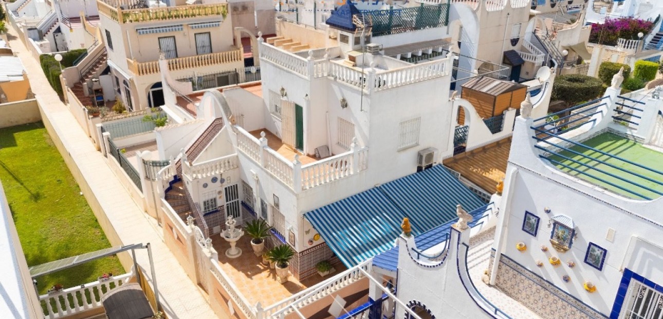 Herverkoop - Adosado -
Torrevieja