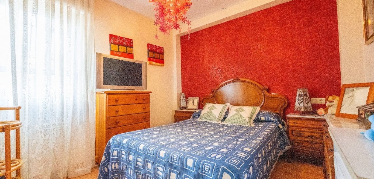 Herverkoop - Adosado -
Torrevieja