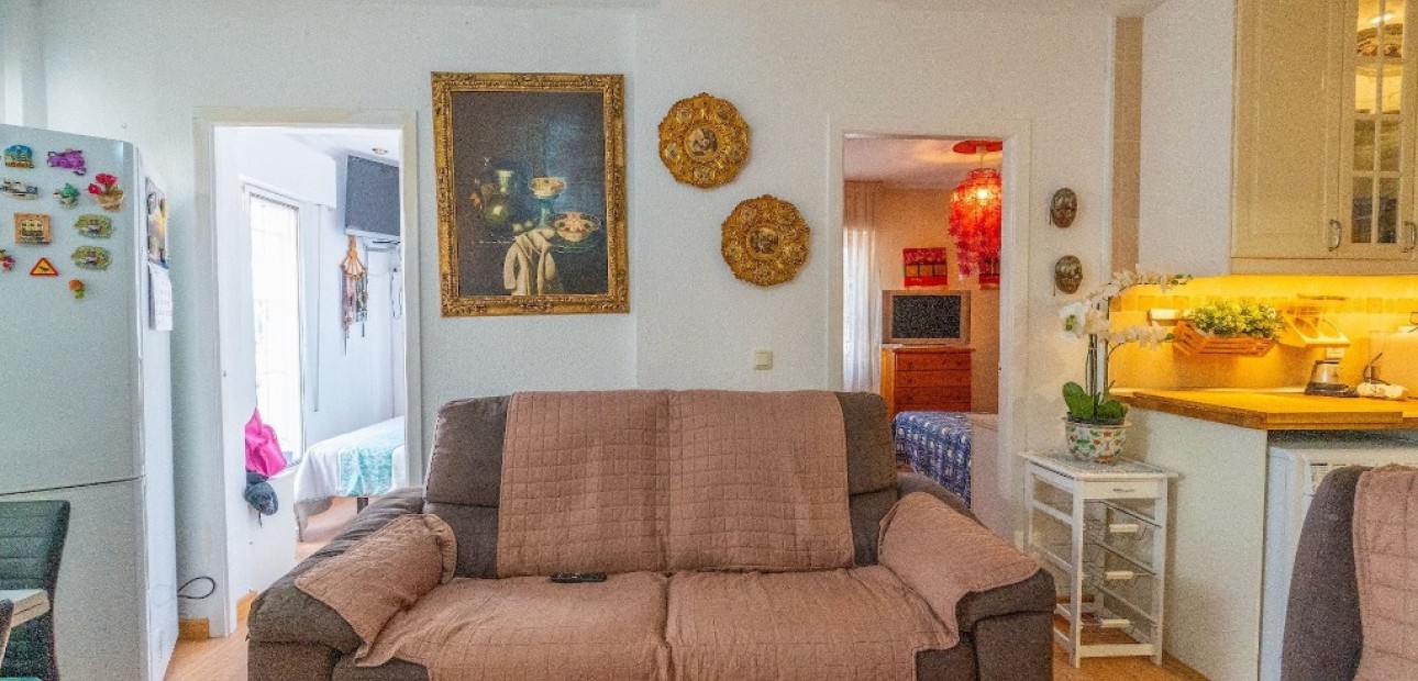 Herverkoop - Adosado -
Torrevieja