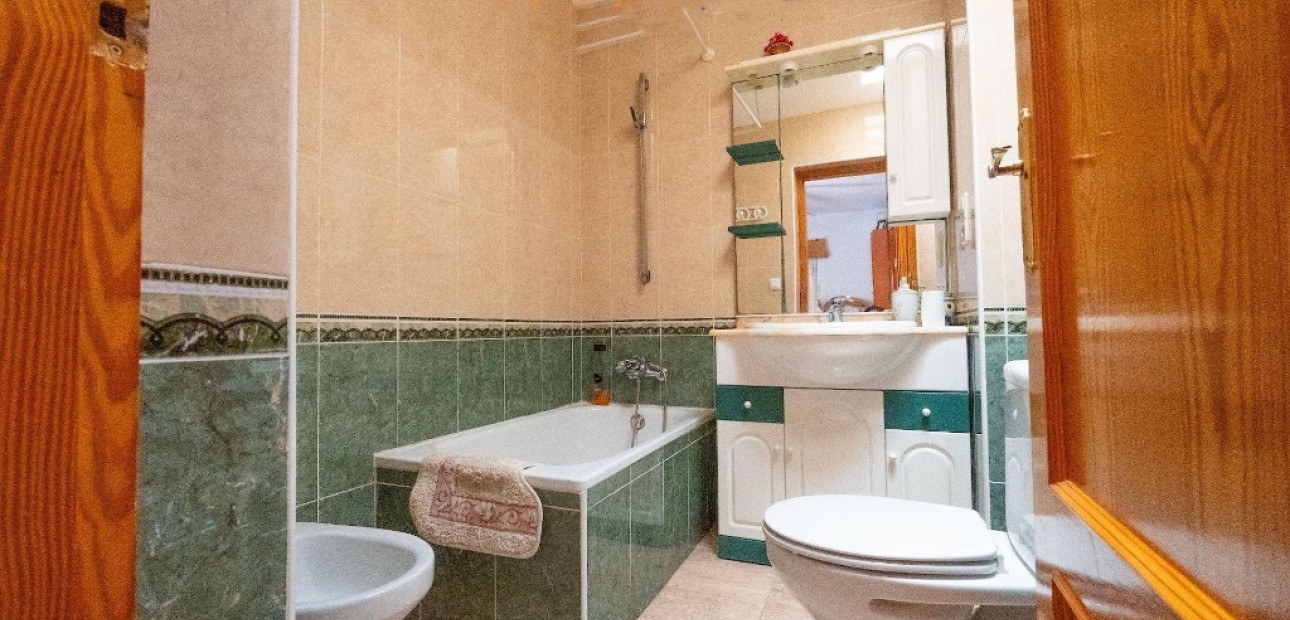 Herverkoop - Adosado -
Torrevieja