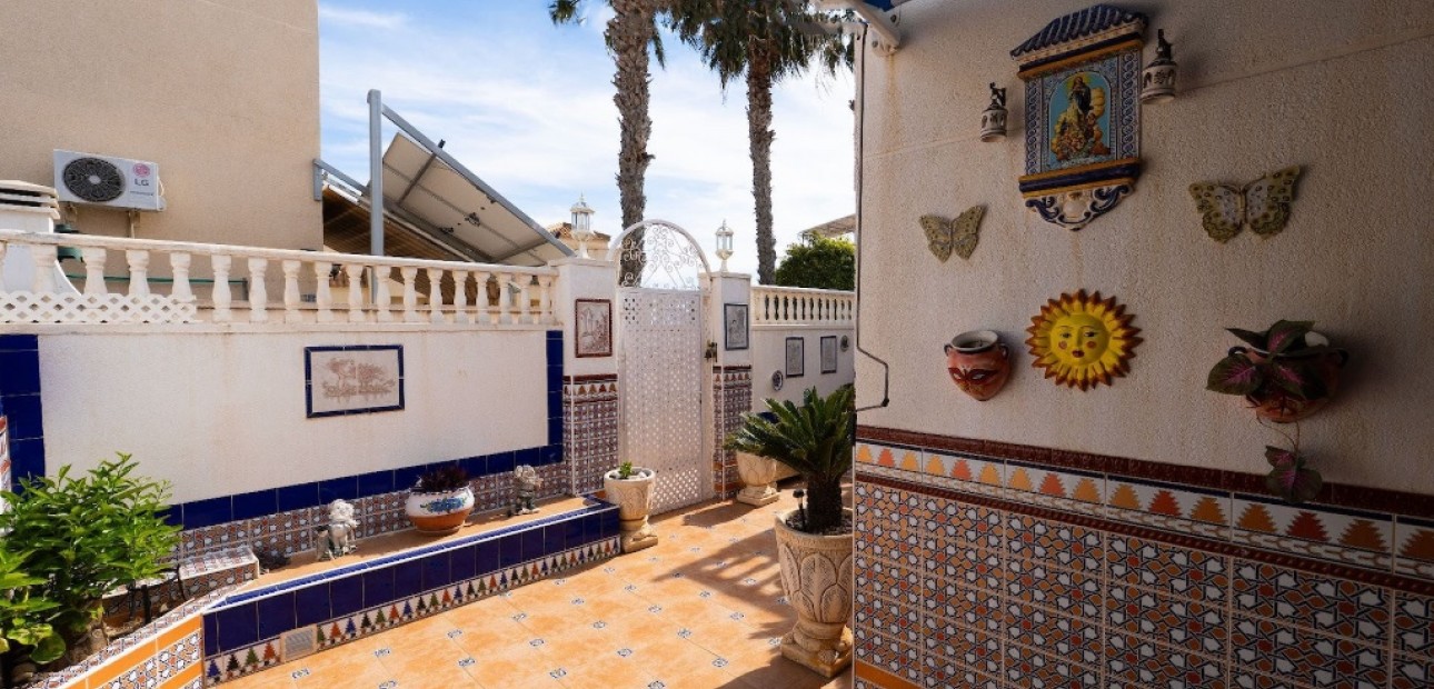 Herverkoop - Adosado -
Torrevieja