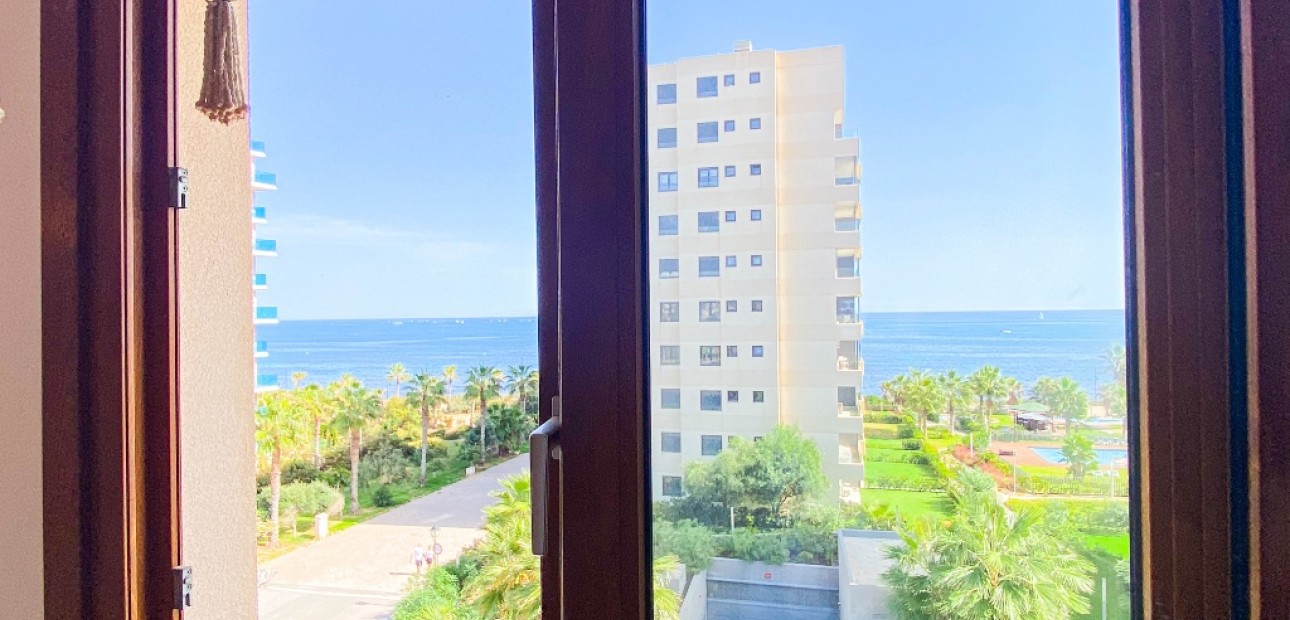 Herverkoop - Appartement / flat -
Punta Prima