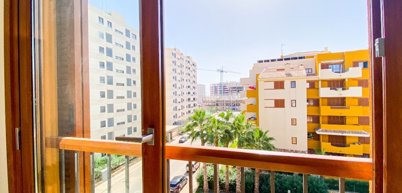 Herverkoop - Appartement / flat -
Punta Prima