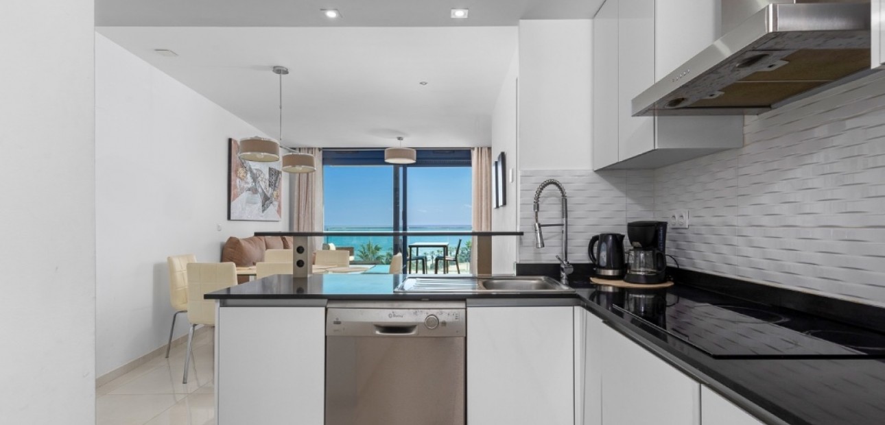 Venta - Apartamento / piso -
Punta Prima