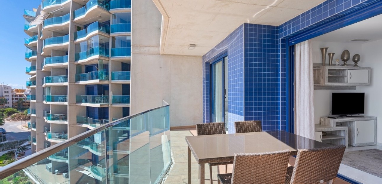 Venta - Apartamento / piso -
Punta Prima