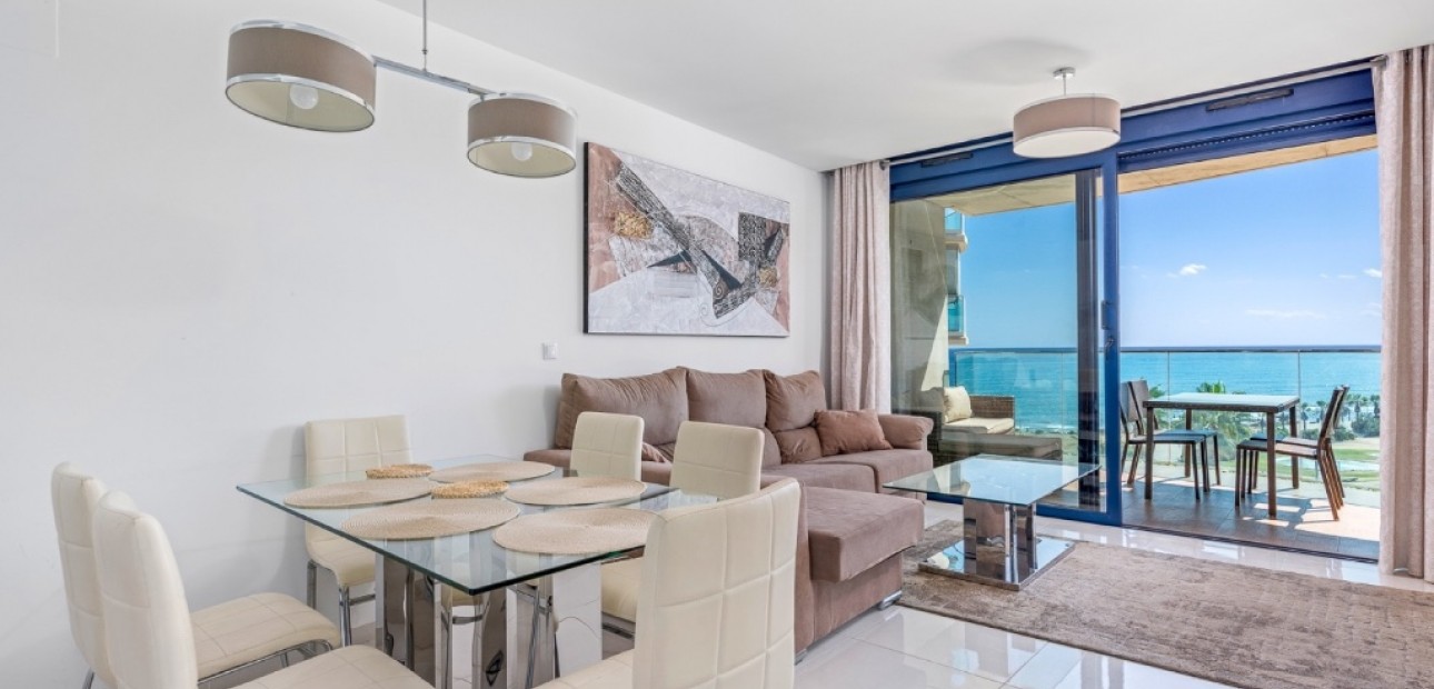 Venta - Apartamento / piso -
Punta Prima