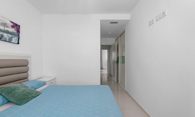 Venta - Apartamento / piso -
Punta Prima