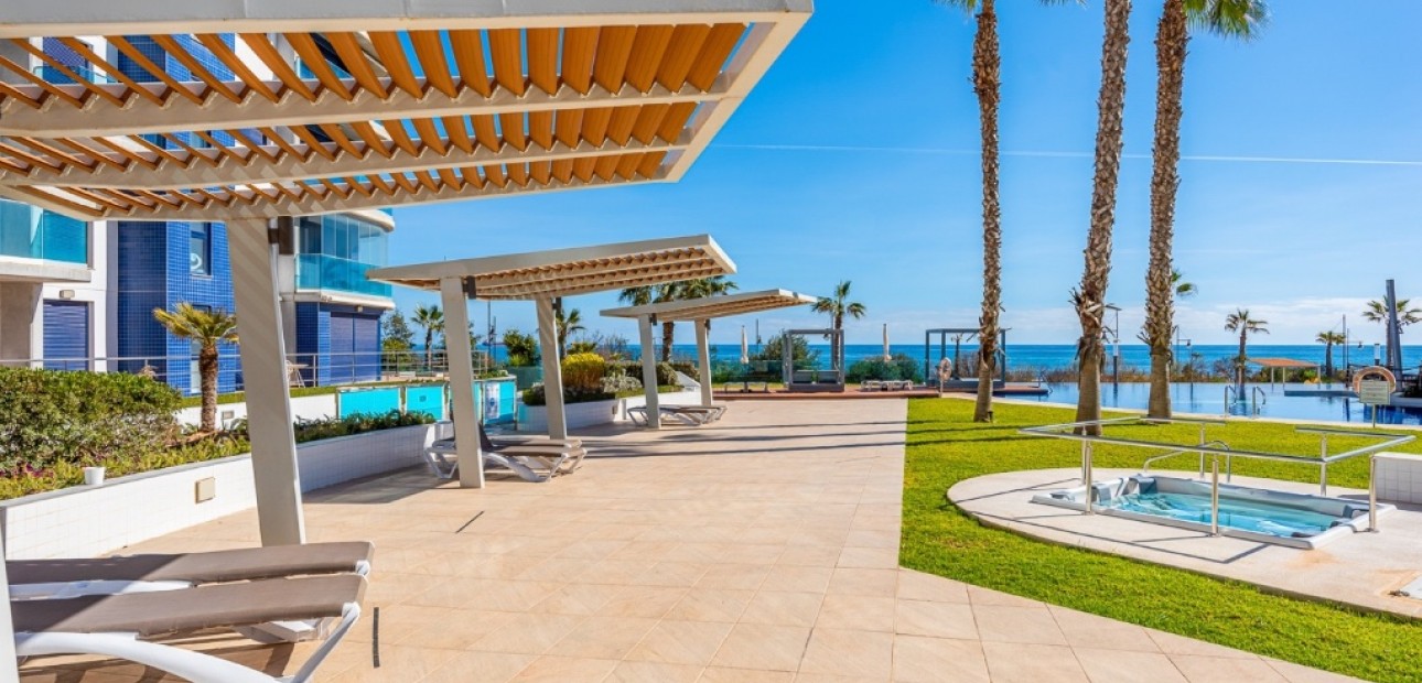 Venta - Apartamento / piso -
Punta Prima