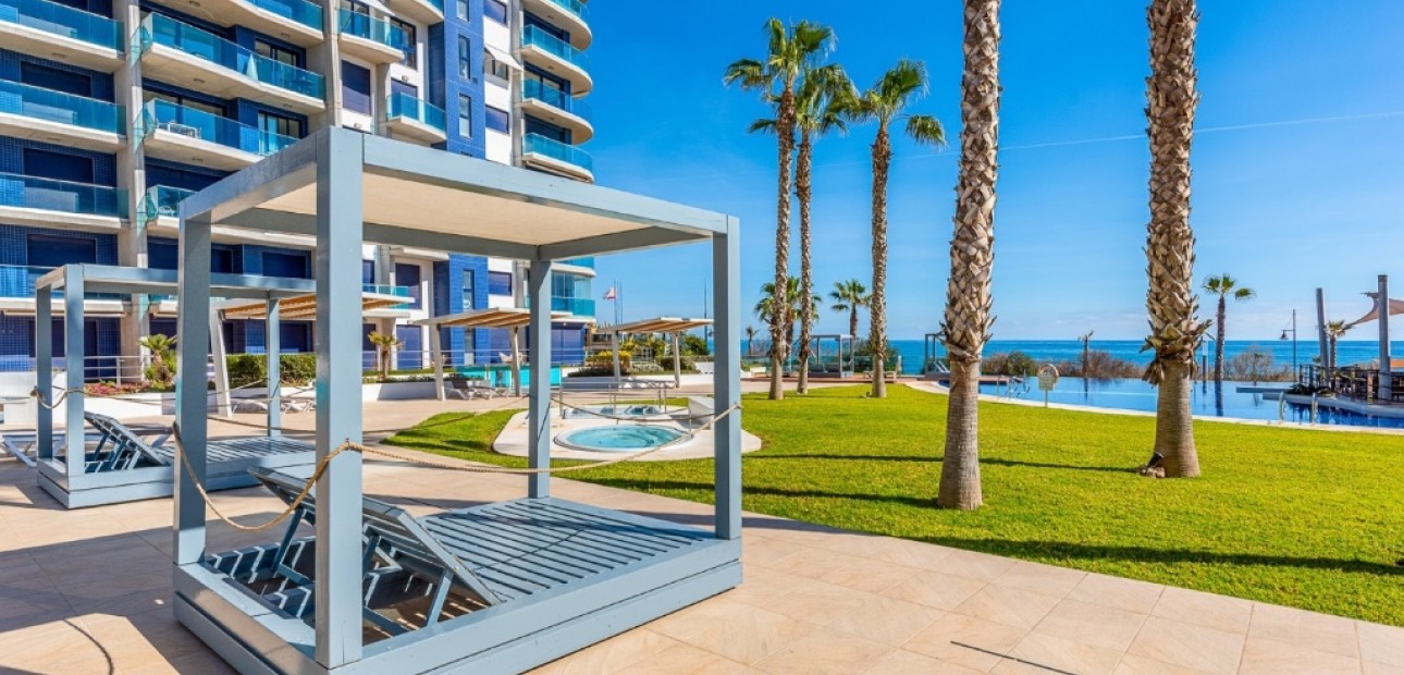 Venta - Apartamento / piso -
Punta Prima