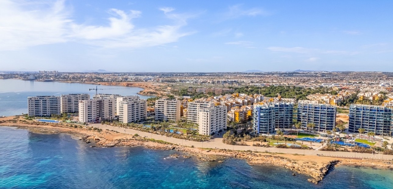 Venta - Apartamento / piso -
Punta Prima