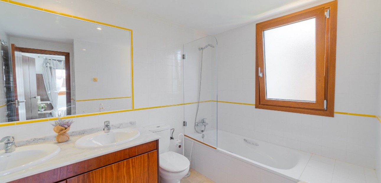 Herverkoop - Appartement / flat -
Punta Prima