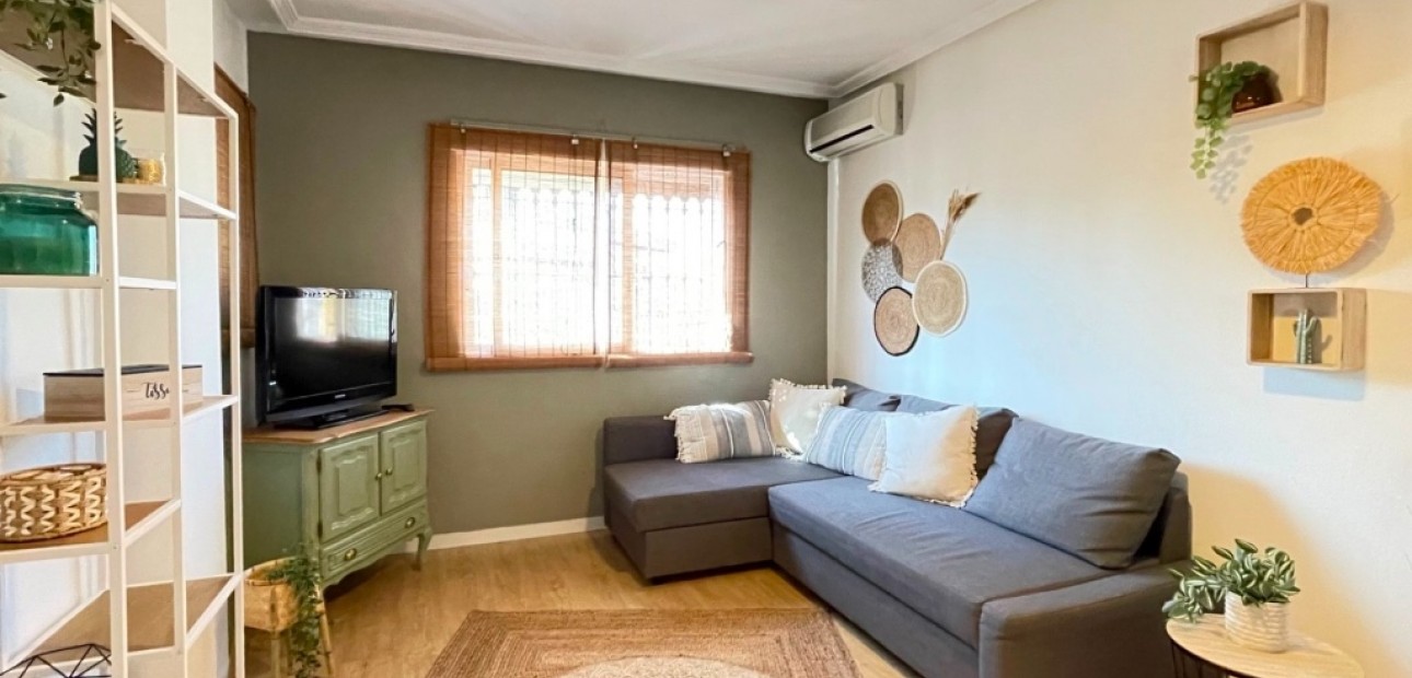 Herverkoop - Herenhuis -
Orihuela Costa - Villamartín