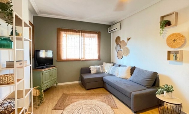 Herverkoop - Herenhuis -
Orihuela Costa - Villamartín