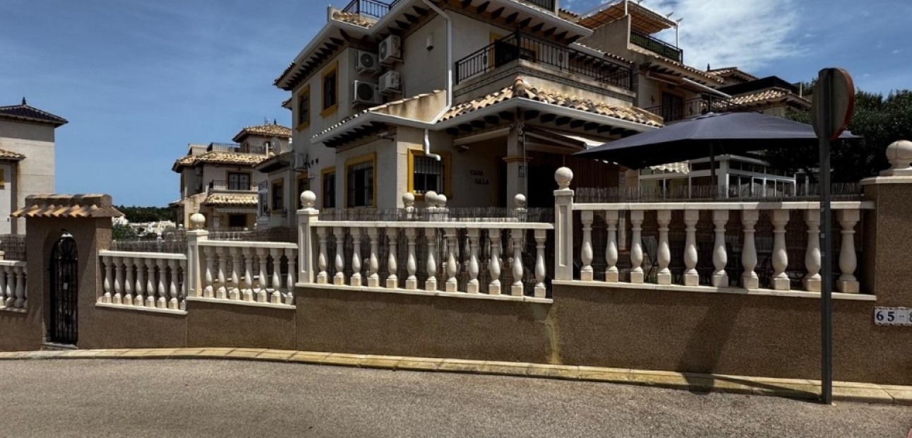 Herverkoop - Herenhuis -
Orihuela Costa - Villamartín