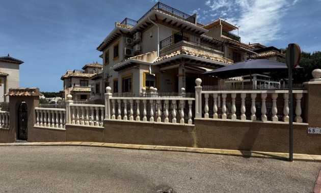 Herverkoop - Herenhuis -
Orihuela Costa - Villamartín