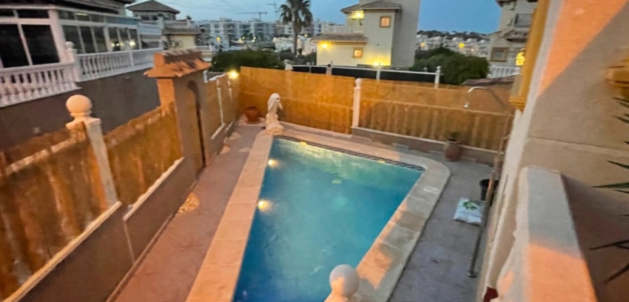 Herverkoop - Herenhuis -
Orihuela Costa - Villamartín