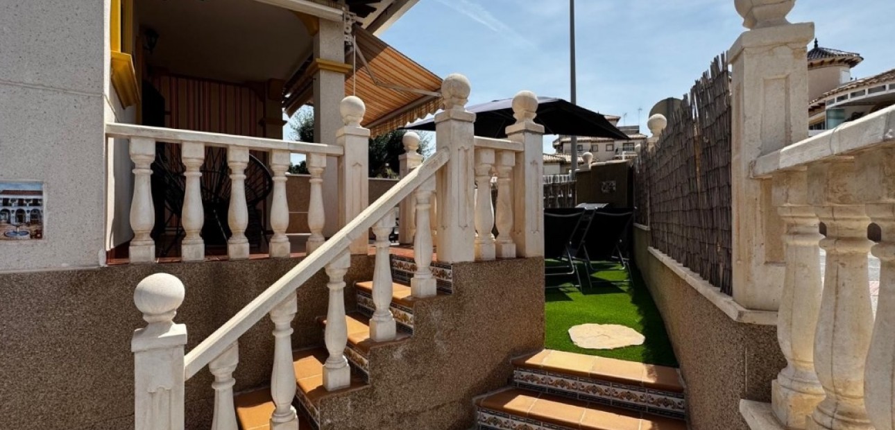 Herverkoop - Herenhuis -
Orihuela Costa - Villamartín