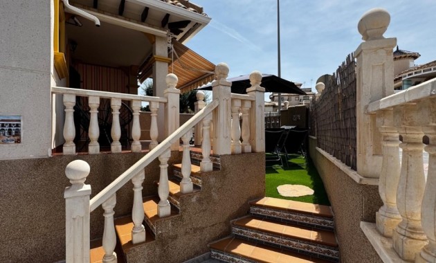 Herverkoop - Herenhuis -
Orihuela Costa - Villamartín