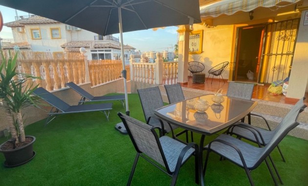 Herverkoop - Herenhuis -
Orihuela Costa - Villamartín