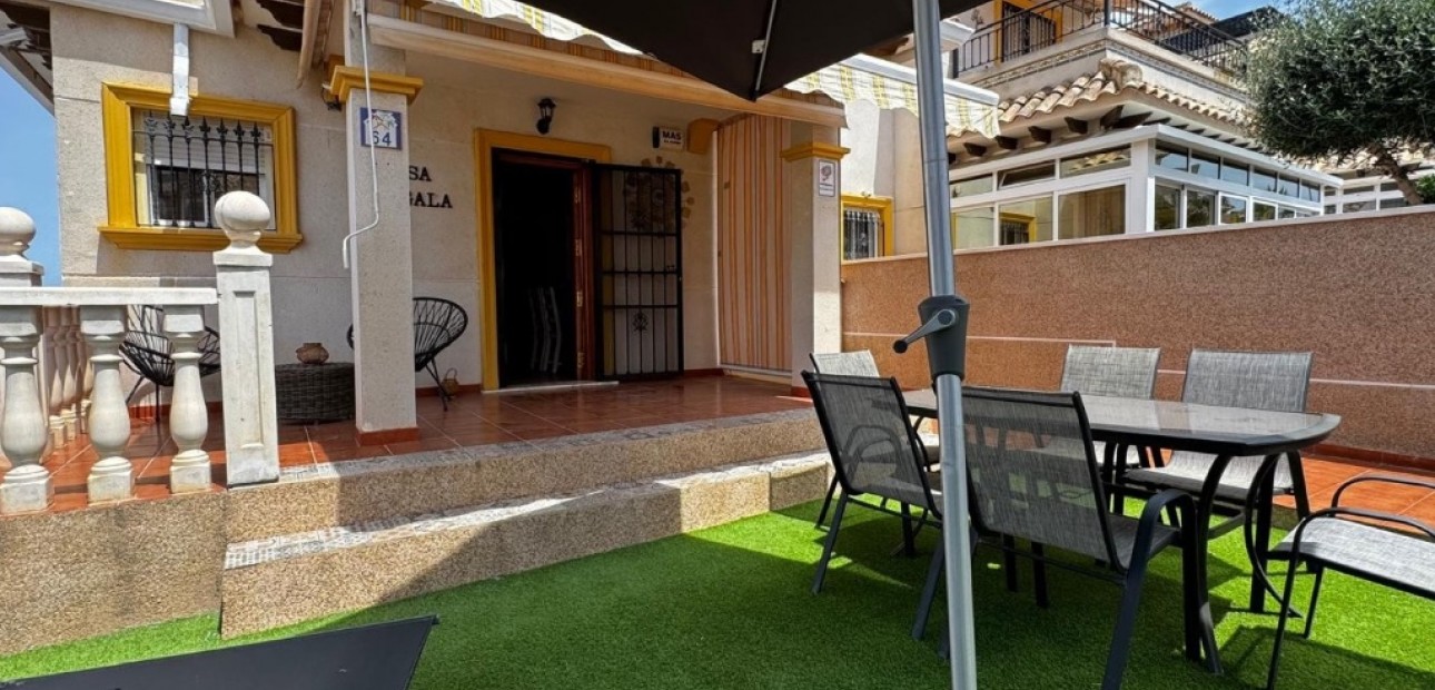 Herverkoop - Herenhuis -
Orihuela Costa - Villamartín