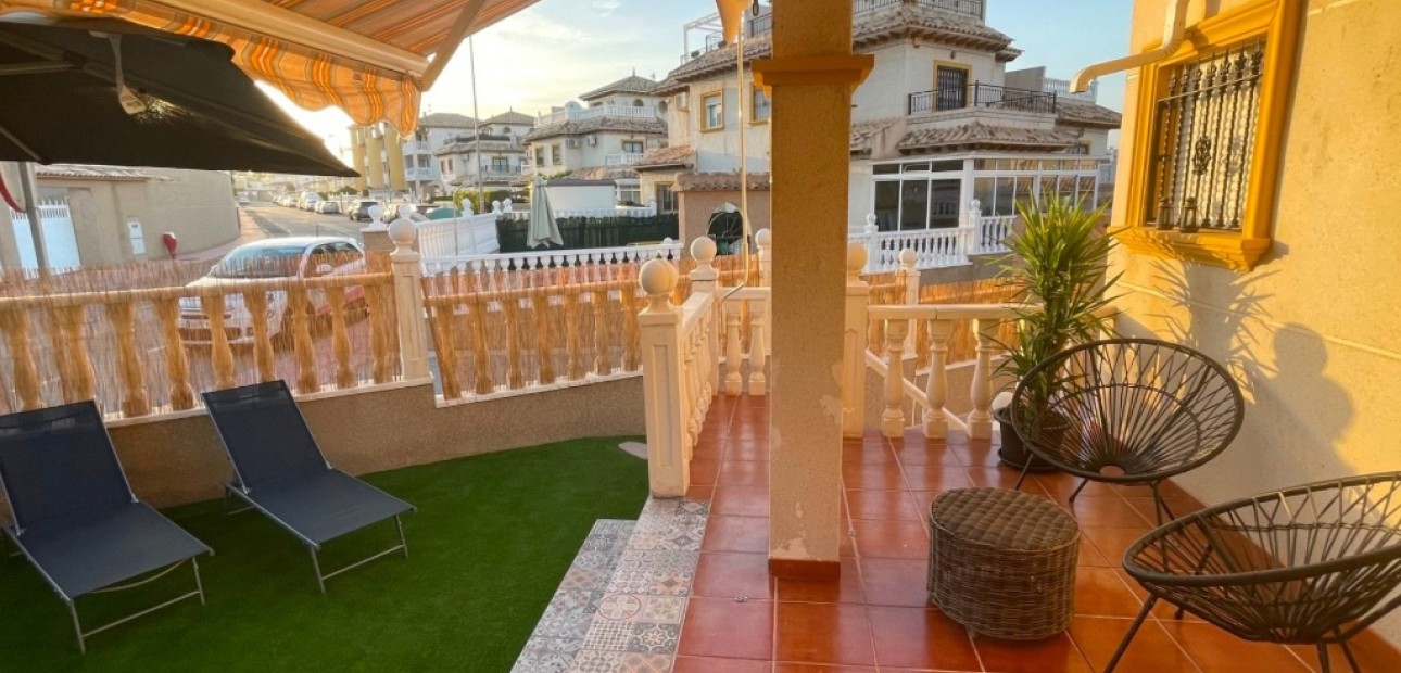 Herverkoop - Herenhuis -
Orihuela Costa - Villamartín