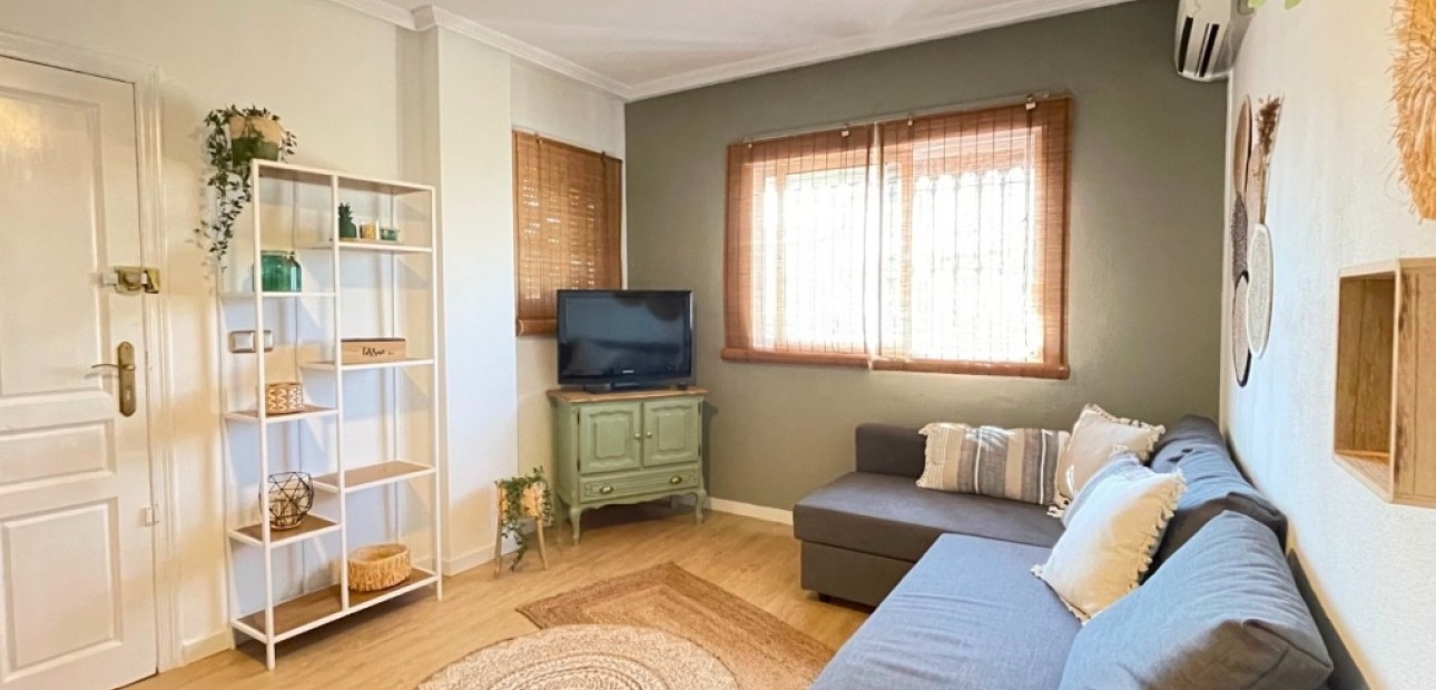 Herverkoop - Herenhuis -
Orihuela Costa - Villamartín