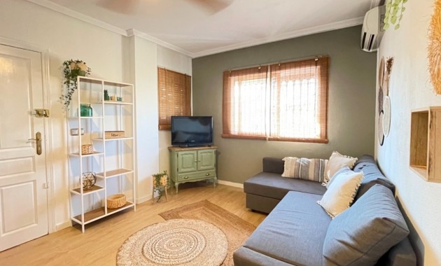 Herverkoop - Herenhuis -
Orihuela Costa - Villamartín