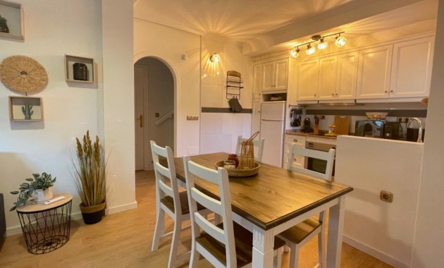 Herverkoop - Herenhuis -
Orihuela Costa - Villamartín