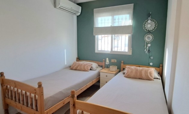 Herverkoop - Herenhuis -
Orihuela Costa - Villamartín