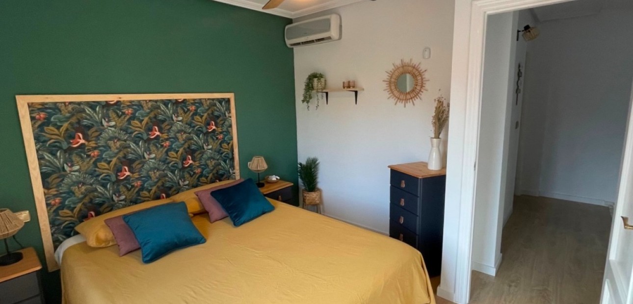 Herverkoop - Herenhuis -
Orihuela Costa - Villamartín