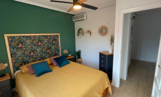 Herverkoop - Herenhuis -
Orihuela Costa - Villamartín