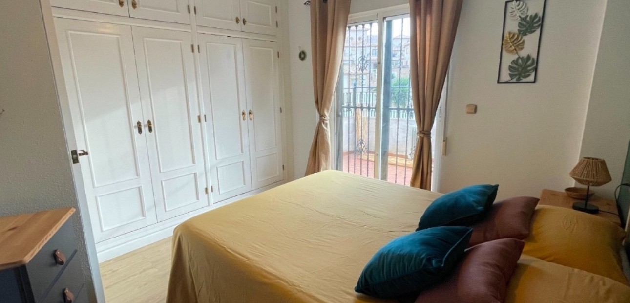 Herverkoop - Herenhuis -
Orihuela Costa - Villamartín