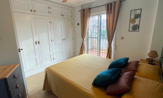 Herverkoop - Herenhuis -
Orihuela Costa - Villamartín