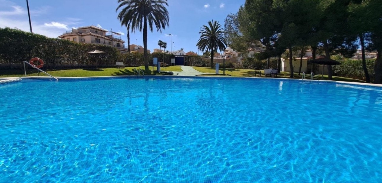 Herverkoop - Herenhuis -
Orihuela Costa - Villamartín