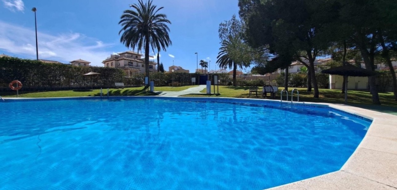 Herverkoop - Herenhuis -
Orihuela Costa - Villamartín