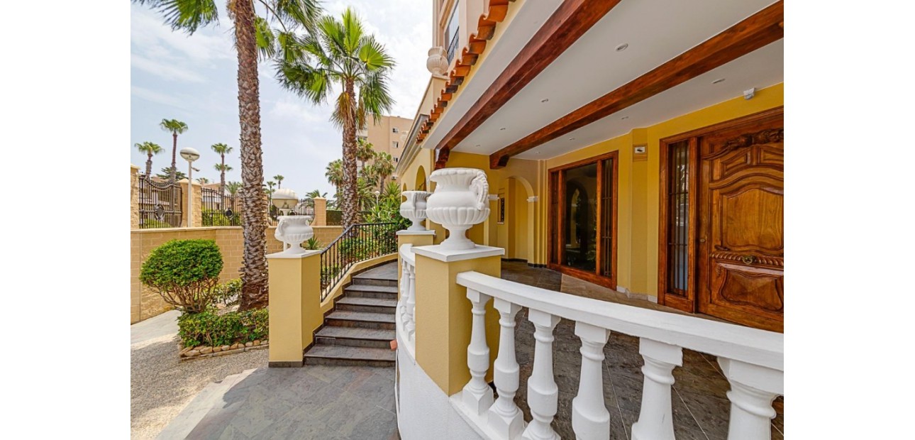 Sale - Apartment / flat -
Torrevieja