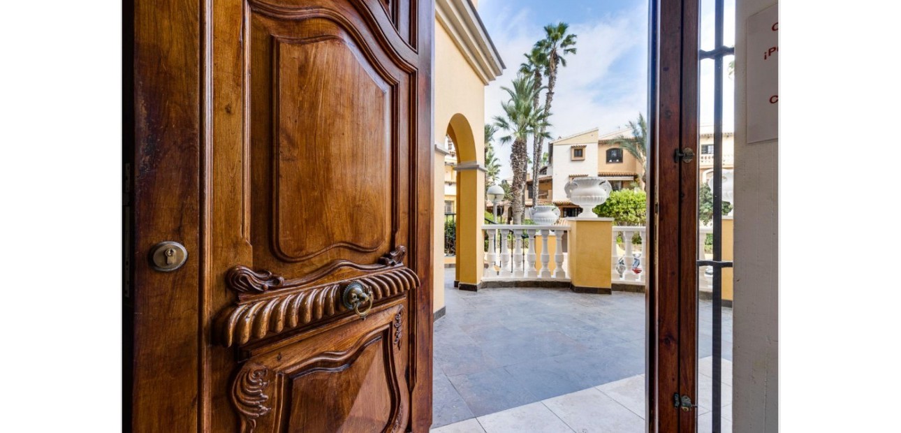 Sale - Apartment / flat -
Torrevieja