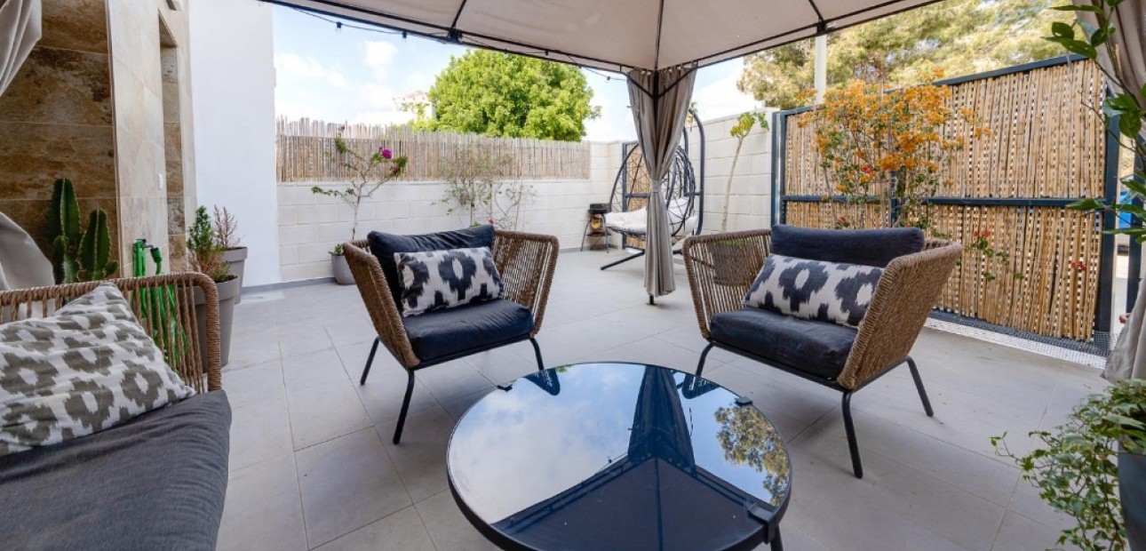 Venta - Semi - Detached Villa -
Orihuela Costa - Villamartín