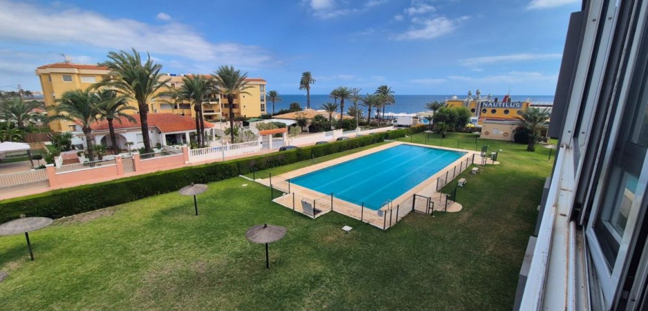 Sale - Apartment / flat -
Punta Prima