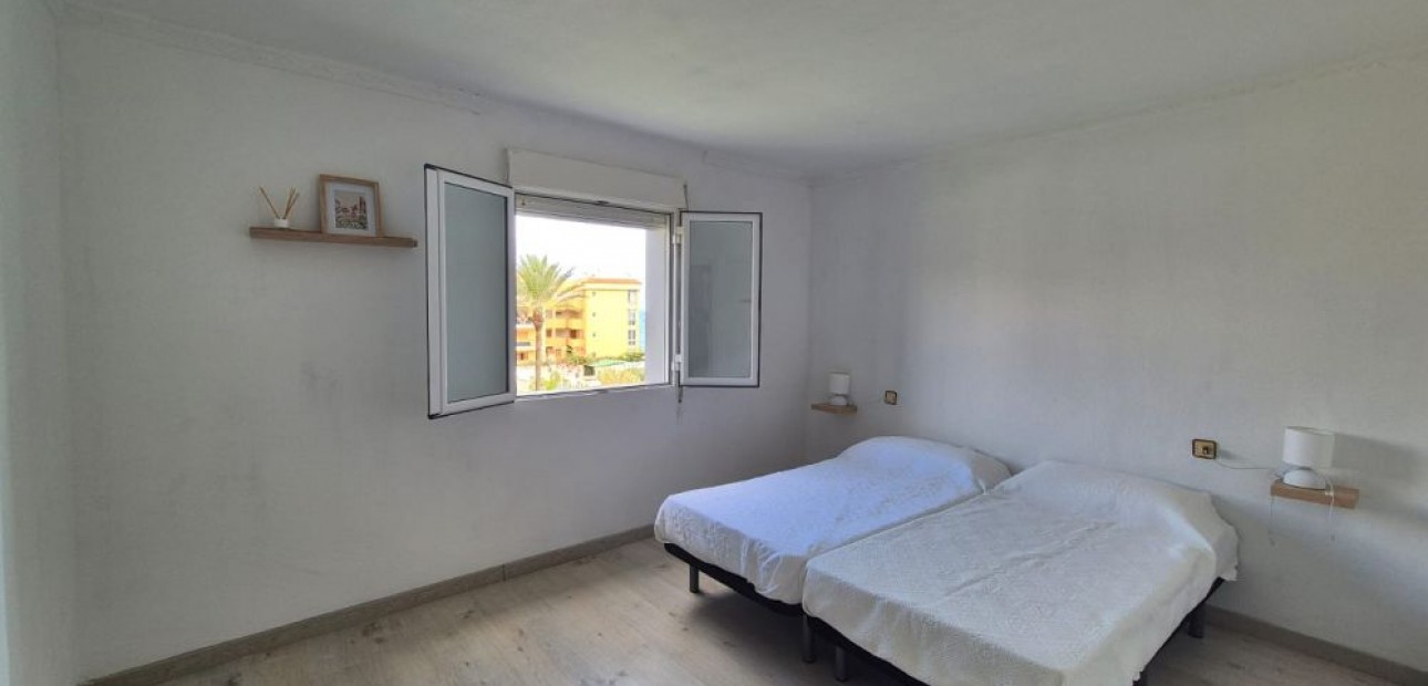 Sale - Apartment / flat -
Punta Prima